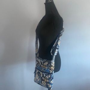 Vera Bradley Windsor Navy Crossbody Like New